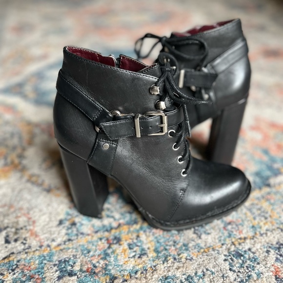 NEW BCBG Henrik Black Lace Up Platform Booties, 6.5M - Picture 2 of 9